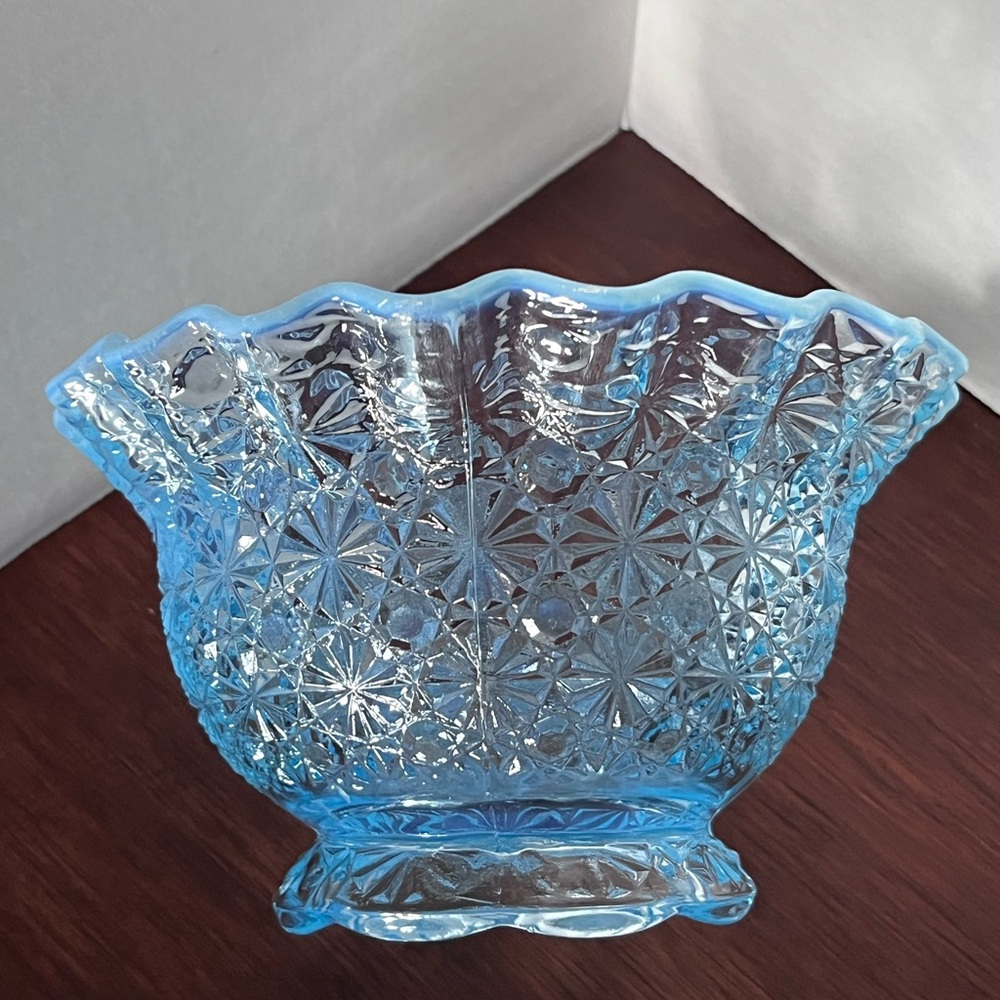 1960’s L.E. Smith Daisy & Button bowl, in blue opalescent, vintage - Picture 5 of 11